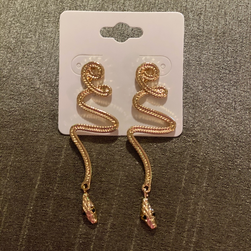 Drop Slithering snake earrings!